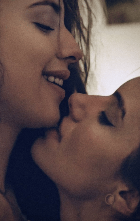  Luna e amigas. Dupla Exclusiva – Experiência Intensa com Duas Gatas.