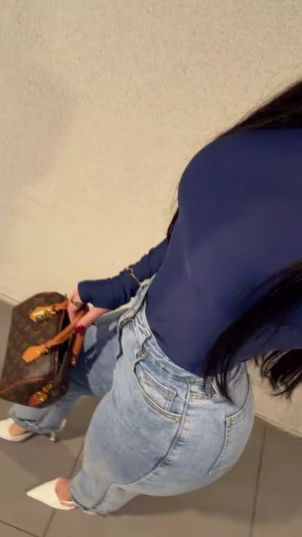 Angelina massagista especializada em massagem tântrica e Nuru