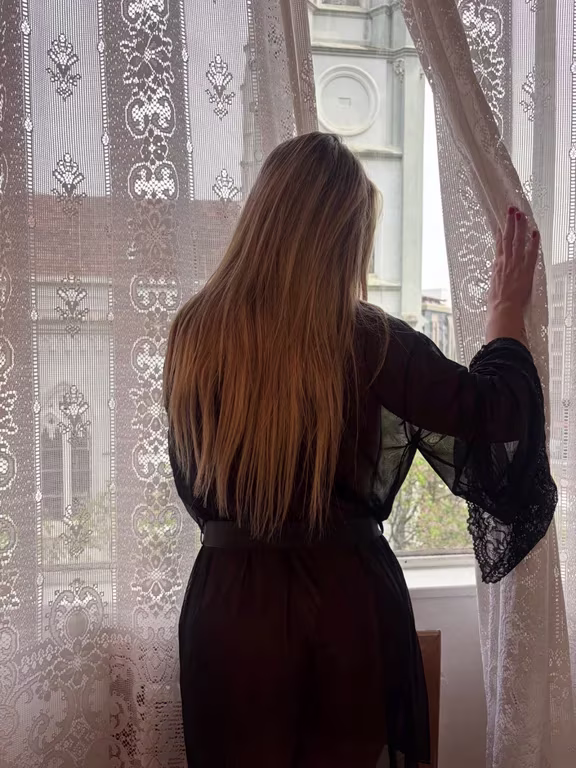 Júlia Mattos expert em lingam; comigo não espere só o básico! Massagista
