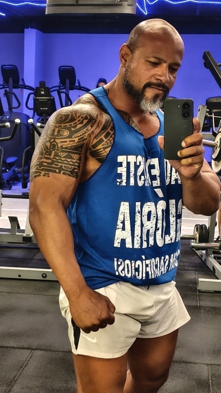 The Rock terapeuta especializado em Tantra e Nuru Massagem tântrica em