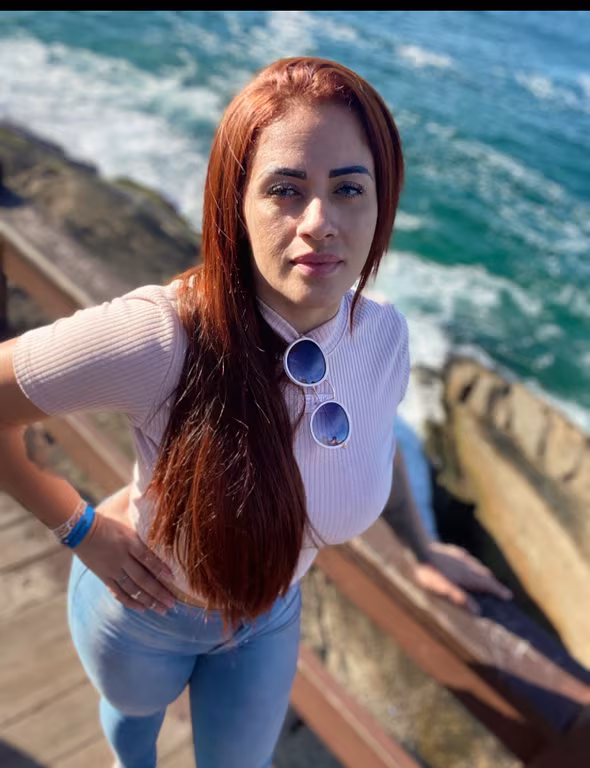 Júlia Ruiva Massagista Relaxante e Nuru Massagista em