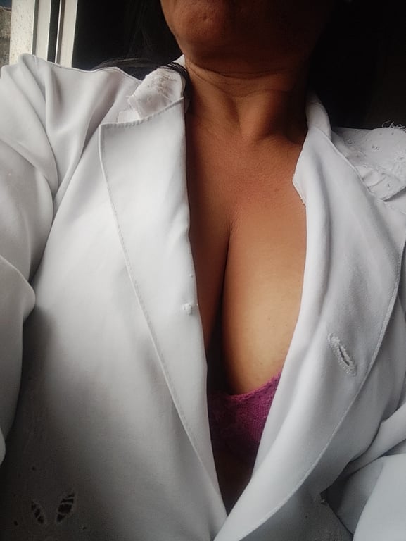 Paty sua massagista com um toque a mais