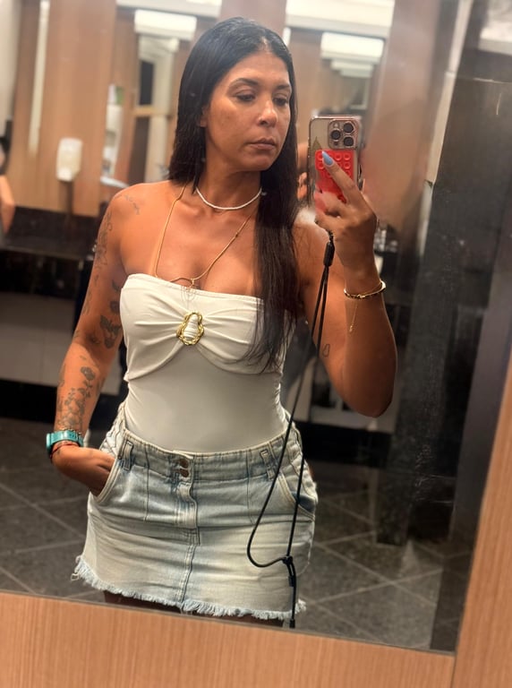 Karol, atendimentos na Barra e copa , venha se surpreender! 