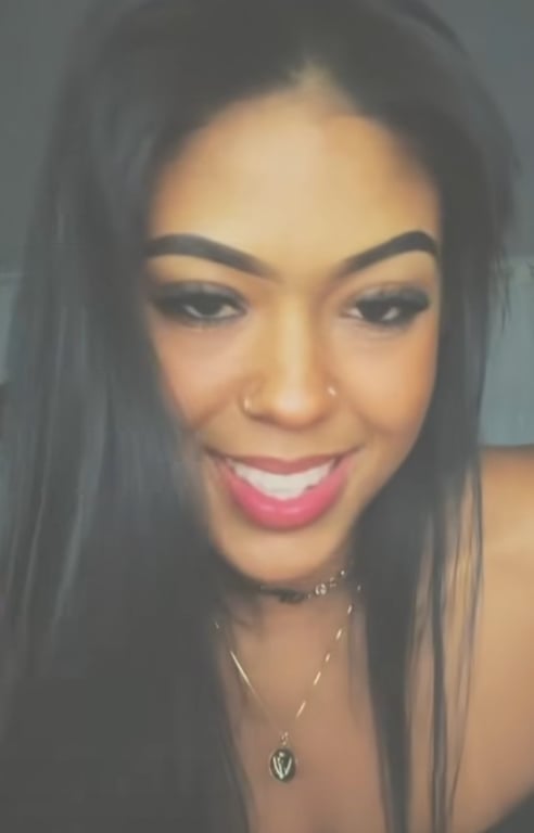 Laura sua Deusa,vim para realizar todos os seus desejos mais profundos Massagem