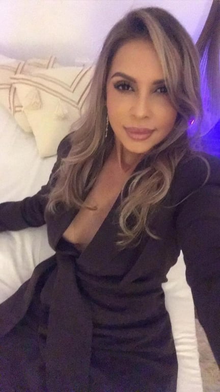 Jade Massagista Nuru – Sensualidade, Relaxamento e Prazer no Brooklin Massagem tântrica em