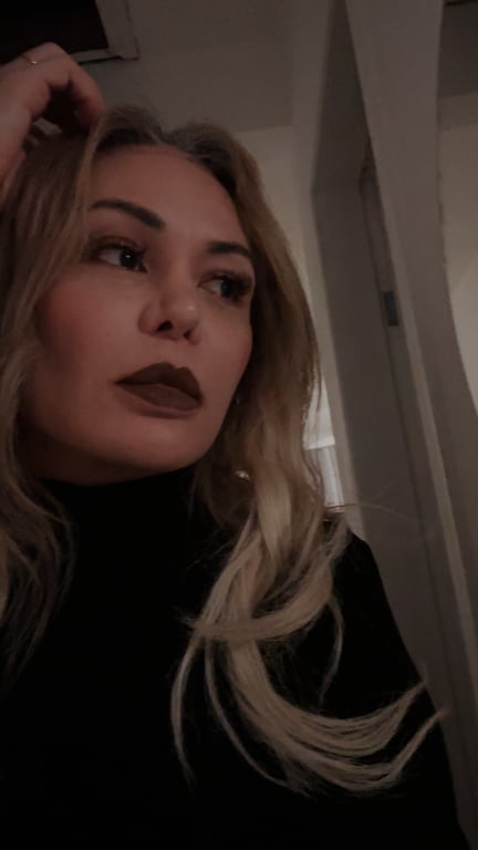 Isadora Lomback Massoterapeuta Massagem tântrica