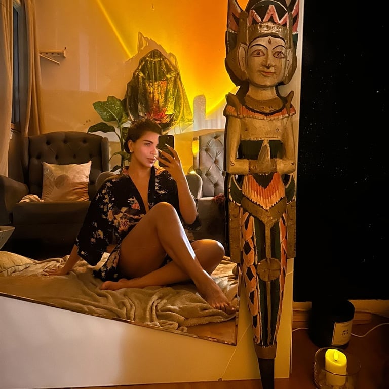 Leona Mahavydea Terapeuta Corporal | Tântrica Massagem