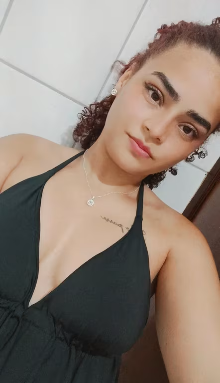 Roberta Ruivinha, 19 Aninhos, Meiga, Carinhosa e Cheia de Charme Massagem em