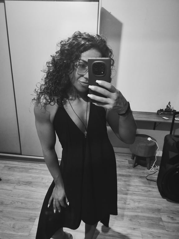 Não é Apenas Massagem.. É presença, condução e prazer em cada detalhe. Massagem Não é Apenas Massagem.. É presença, condução e prazer em cada detalhe. Massagem