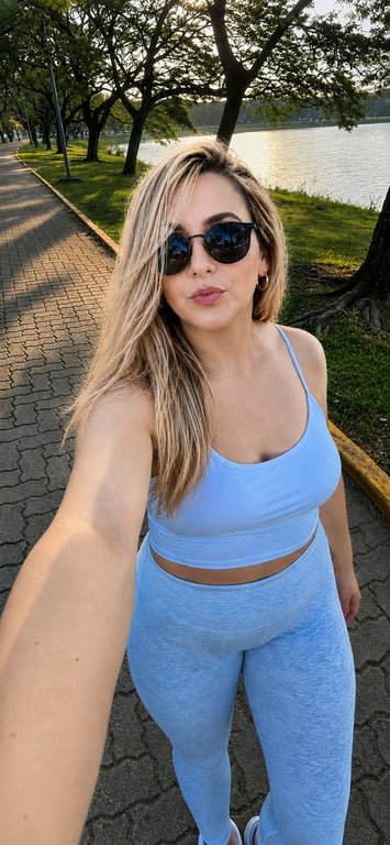 Trabalho com massagem Relaxante Nuru Tailandesa.
