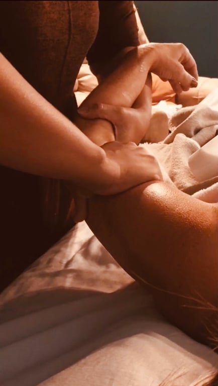 Taiane massoterapia Massagem