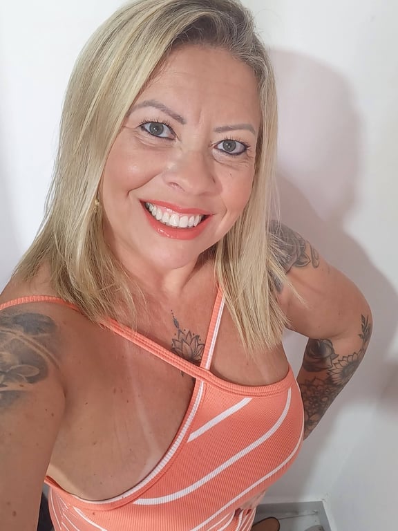 Cris Milf Massoterapeuta especialista em massagem sensuais. Massagem tântrica em