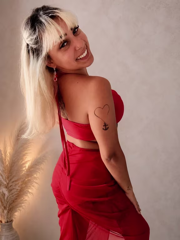 Agata Lira, massagem relaxante, tântrica, tailandesa, nuru Massagem
