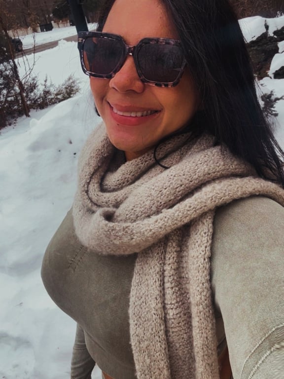 MASSOTERAPEUTA ESPECIALIZADA EM TÉCNICAS DE SPA.