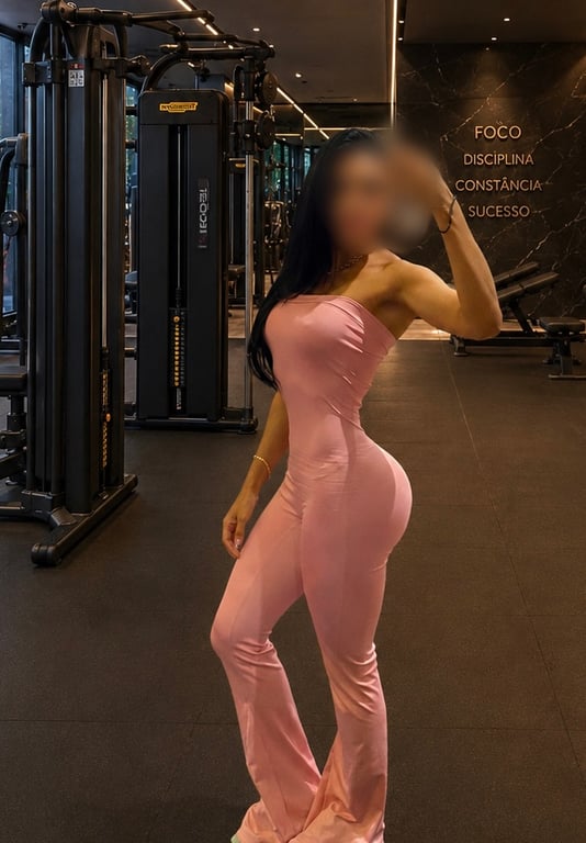 Thalia Sou uma morena linda, corpo sarado, seios siliconados... e minh
