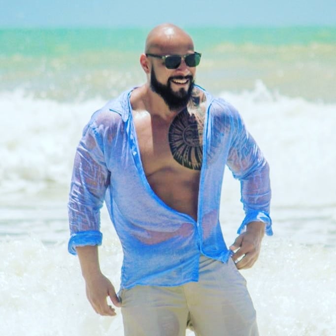 The Rock terapeuta especializado em Tantra e Nuru Massagem tântrica em