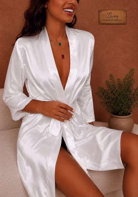Milena massoterapeuta em um espaço aconchegante Massagem tântrica em