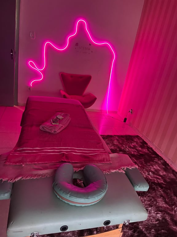 terapeuta Intense / massagistas Disponível Intense / massagistas Disponível