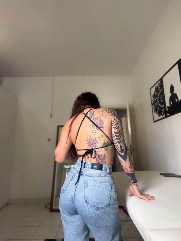 Pam | Terapeuta Tântrica e Massoterapeuta Profissional Massagem sensual