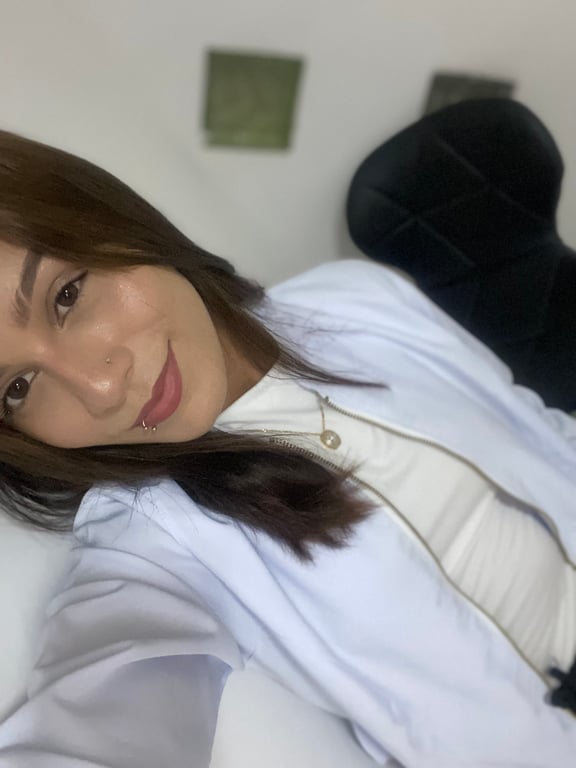 Terapeuta Helo- “Entrega prazer e êxtase em um só toque” Massagem nuru