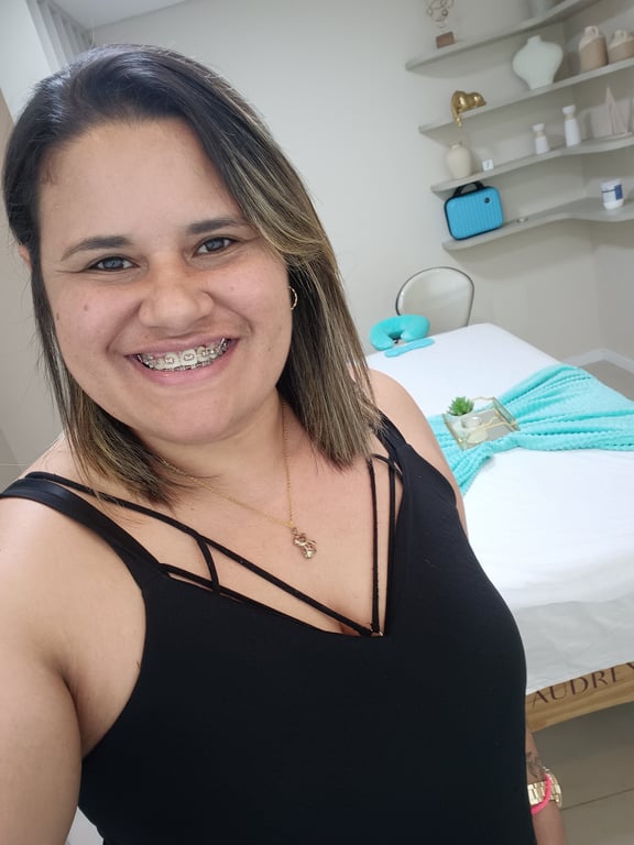 Vanessa Massoterapeuta - Massagens Relaxante e ventosaterpia Massagem tântrica