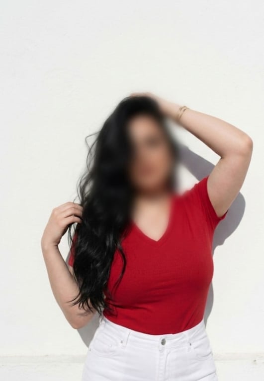 Sabrina Fernanda massagista especialista em Nuru e relaxante Massagem