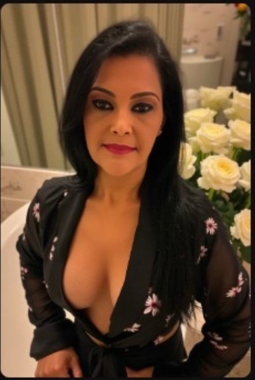 Terapeuta Mara - Toque de Prazer: A Arte da Massagem Sensual