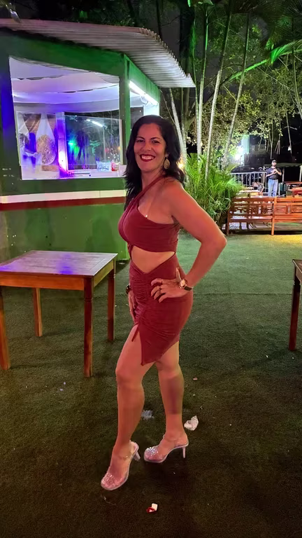 Olá, sou Vevê e trabalho com vários tipos de massagens. Massagem