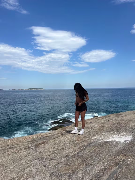Jéssica Oliver | Terapias Corporais e Massagens em Copacabana Massagem tântrica