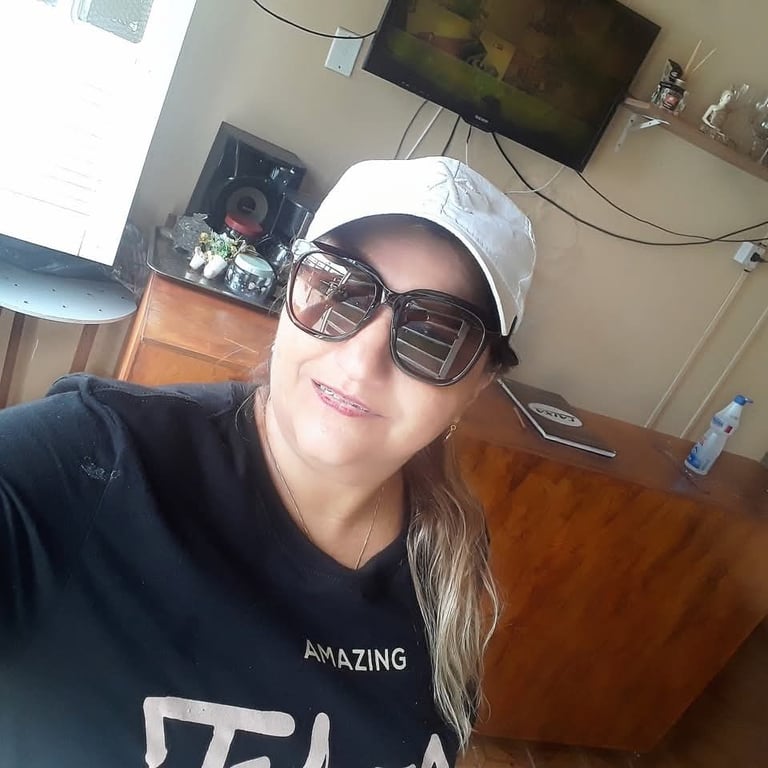 Massagens, tântrica nuru e banho aromático erótico nuru Massagista em