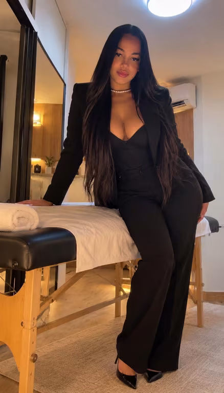 Thalia Tantra, especialista em NURU ORIENTAL e VIVÊNCIA RITUALÍSTICA Massagista