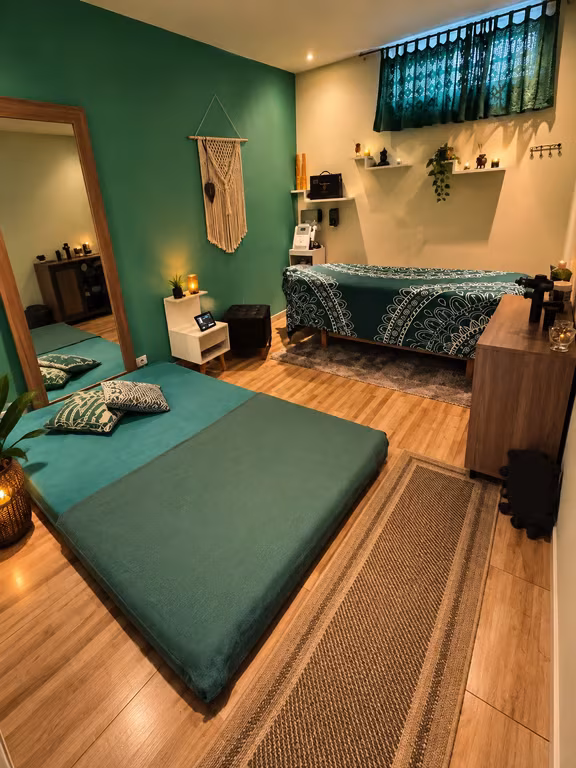 Camila Bueno Massoterapeuta, Terapeuta Tântrica Atende aos Domingos. Massagem sensual em