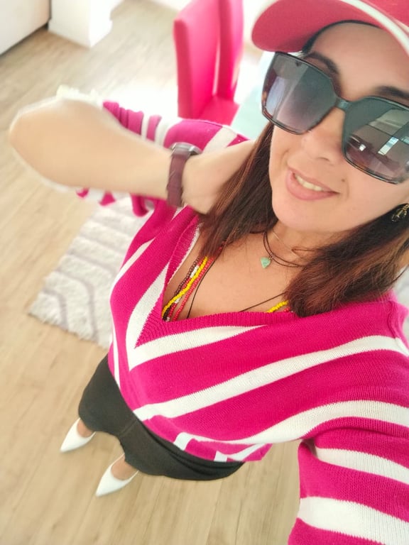 Karina Luiz Massoterapeuta Holísticas Promovendo o Relaxamento Massagem nuru em