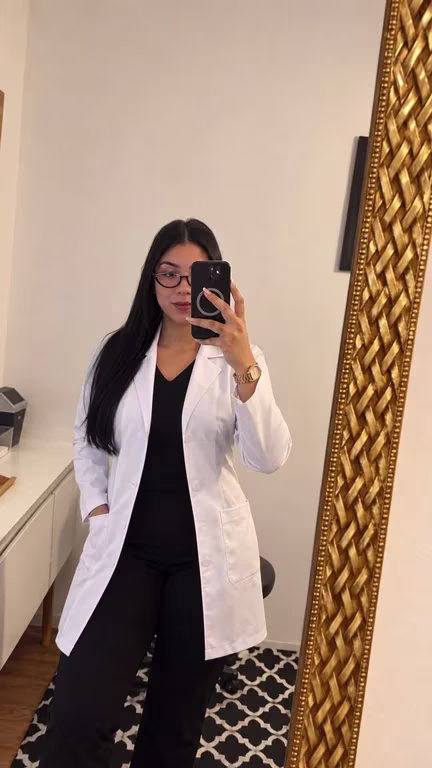 Caroline Alves Massoterapeuta e terapeuta Tântrica Massagem