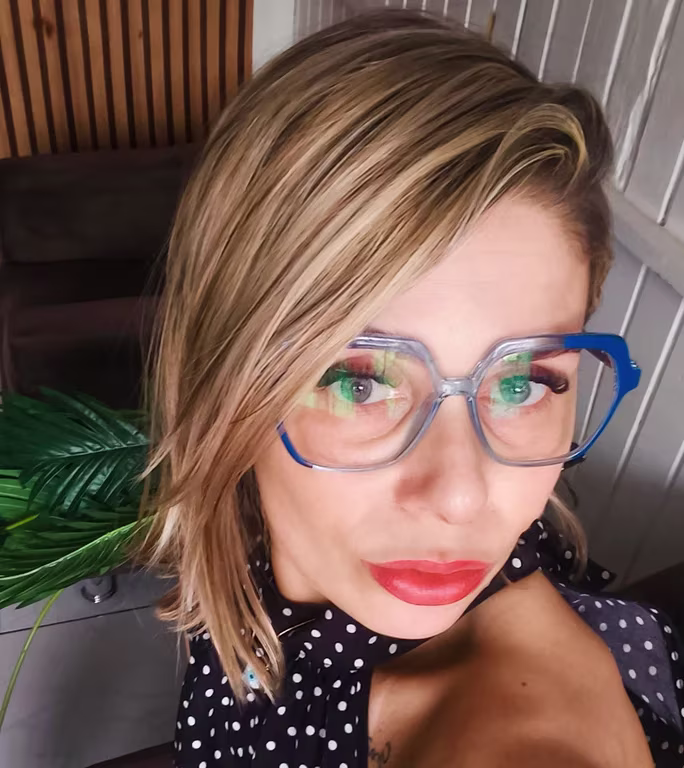 Geovana Massoterapeuta e Terapeuta ! CLIQUE E SAIBA Massagem