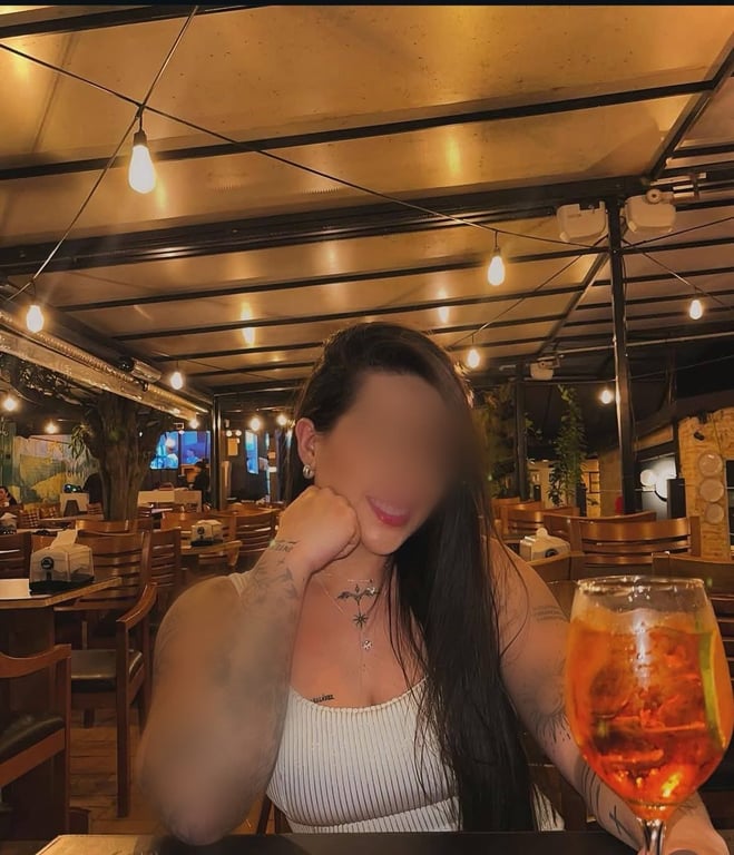 Sou Ruby Terapeuta especializada em massagem terapêutica e sensual.