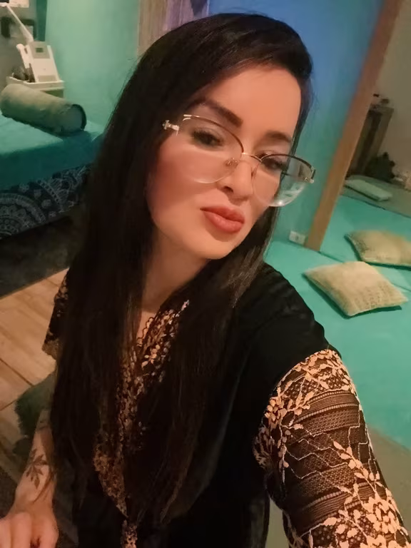 Camila Bueno Massoterapeuta, Terapeuta Tântrica Atende aos Domingos. Massagem sensual em