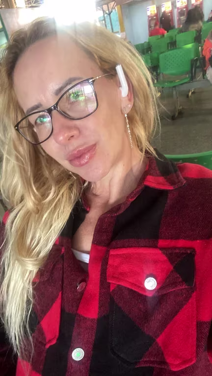 Lucy Luz do descanso ao prazer Nuru relaxante mix entre tantas outras. Massagem sensual