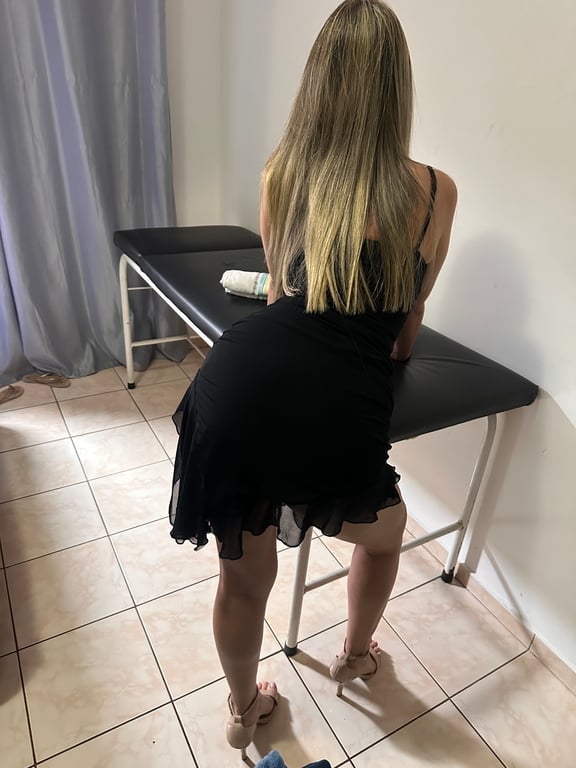 Cintia, Massoterapeuta loira•atendimento personalizado Massagista em