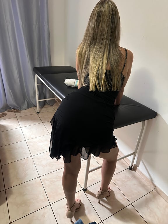 Cintia, Massoterapeuta loira•atendimento personalizado