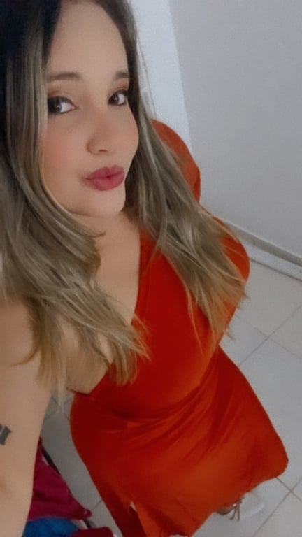 Kris terapeuta corporal Dedicada ao bem estar físico Massagem tântrica em