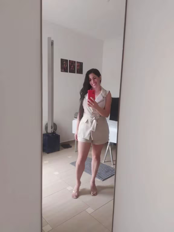 Anna Seu relaxamento começa com a confiança. Imagens 100% reais.