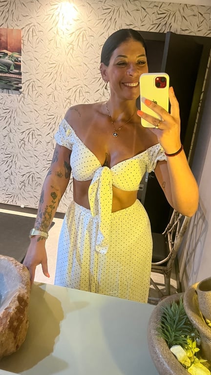 Sua terapeuta e massoterapeuta, basta agendar sua sessão !