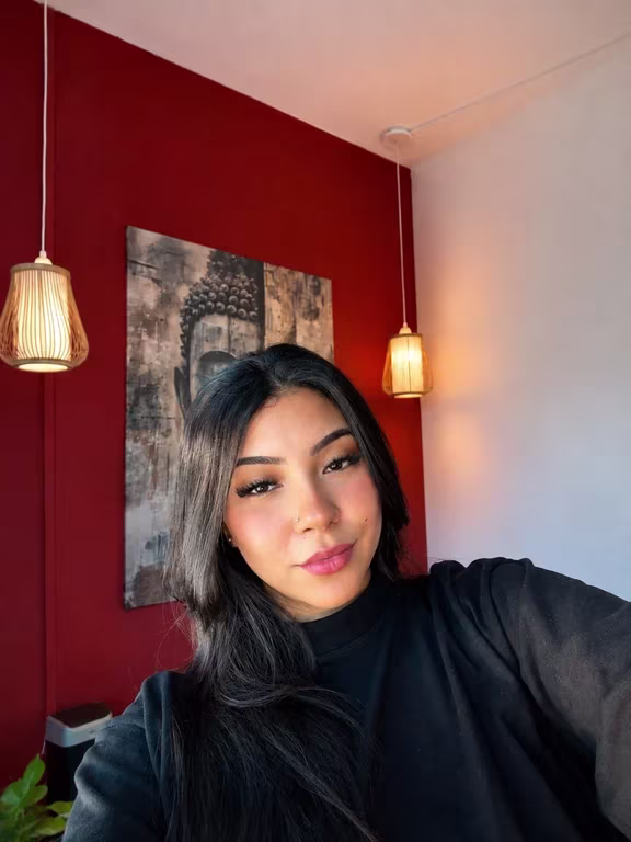 Caroline Alves Massoterapeuta e terapeuta Tântrica Massagem