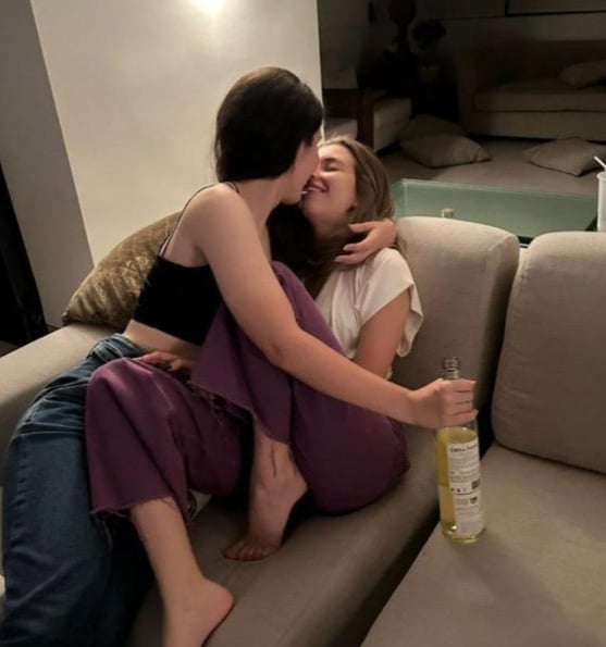 Luna e amigas.Dupla Exclusiva – Experiência Intensa com Duas Gatas. Massagem sensual