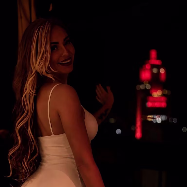 Dama Da Noite Sedução e Elegância , Seu Desejo é o Dever