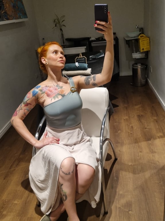 Karol Renata - Melhor experiência em massagem com os pés 