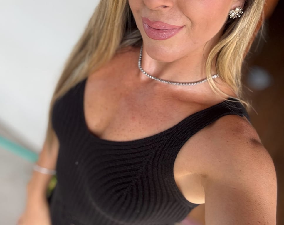 terapeuta Massagem ultra relaxante… técnica perfeita para você. Massagem ultra relaxante… técnica perfeita para você.