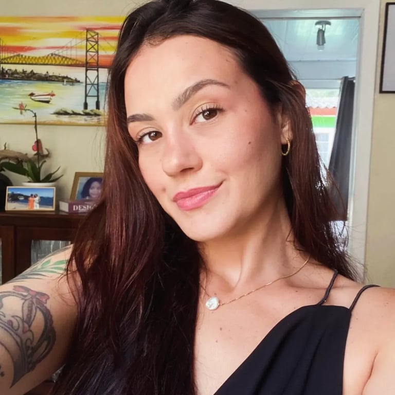 LUA SCHEITZ TERAPEUTA TANTRICA SENSORIAL Massagem