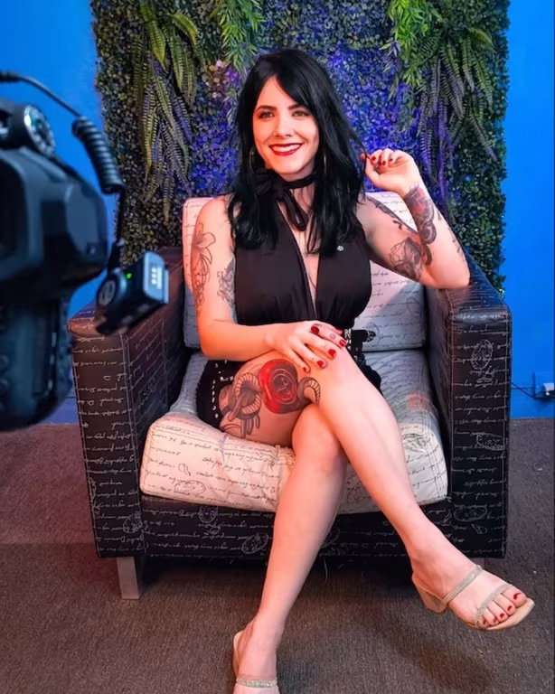 Lari Bhairavi | Terapeuta Corporal & Tântrica Massagem sensual em